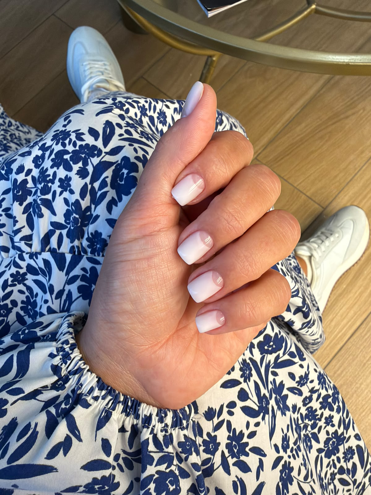 Молочный маникюр в салоне ICON Beauty Space, Пафос, Кипр.